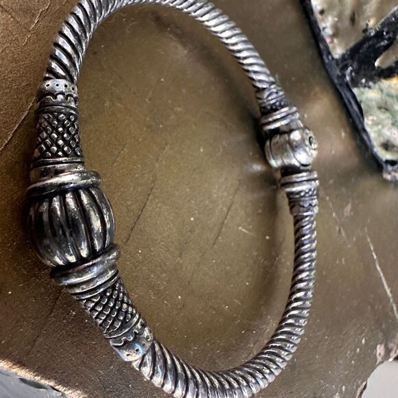 Elegant Artisan Bracelet – A Timeless Statement Piece - Picture 13 of 16